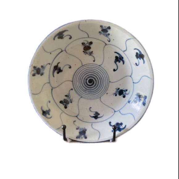 Lotus Dish - Picture 1 of 2